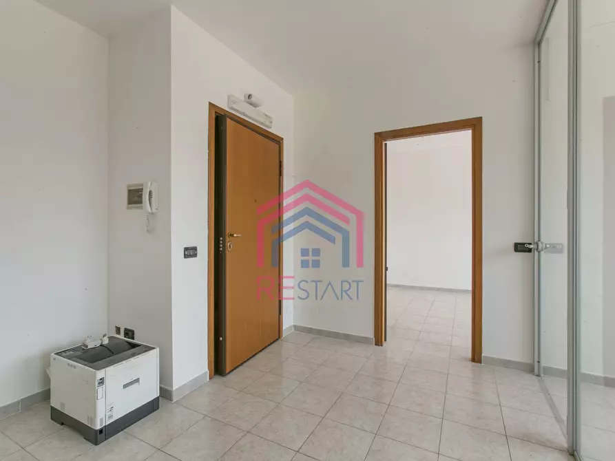 Immagine 3 di Ufficio in vendita  in Via Castelli Romani 41 a Pomezia