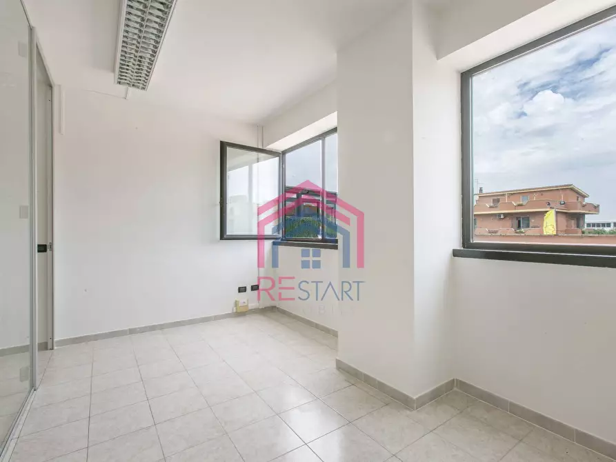 Immagine 7 di Ufficio in vendita  in Via Castelli Romani 41 a Pomezia
