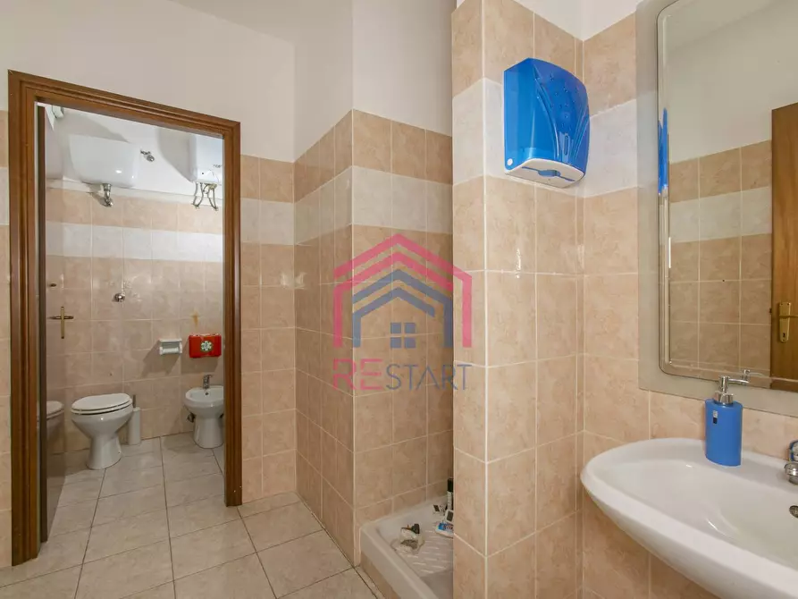 Immagine 11 di Ufficio in vendita  in Via Castelli Romani 41 a Pomezia