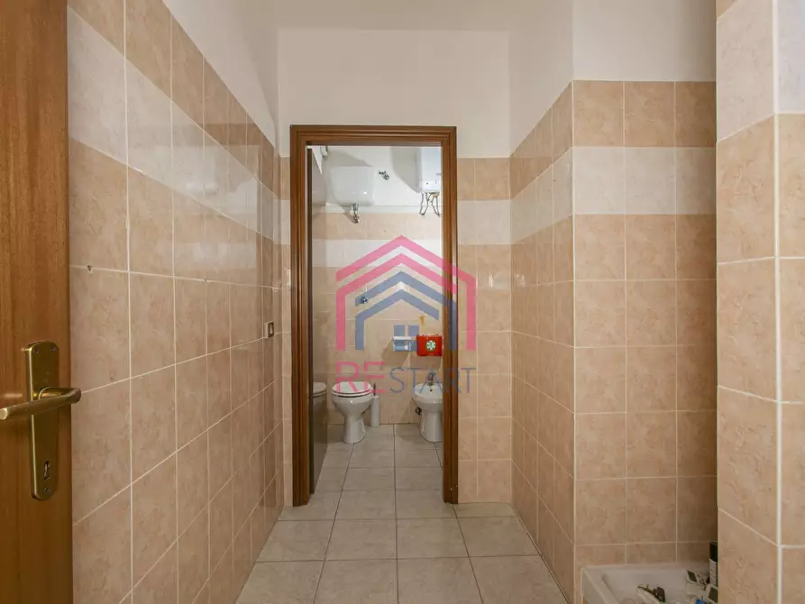 Immagine 12 di Ufficio in vendita  in Via Castelli Romani 41 a Pomezia