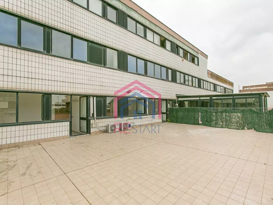 Immagine 19 di Ufficio in vendita  in Via Castelli Romani 41 a Pomezia