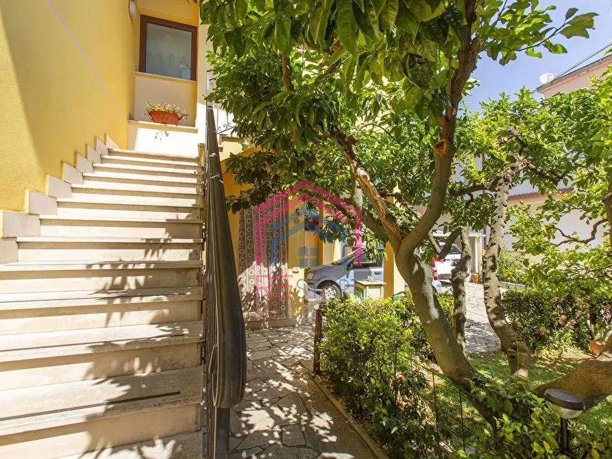 Immagine 8 di Villa in vendita  in via delle Pesche 13 a Aprilia