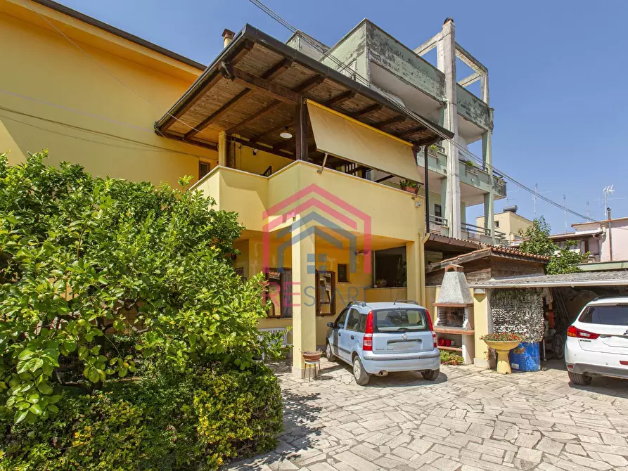 Immagine 5 di Villa in vendita  in via delle Pesche 13 a Aprilia