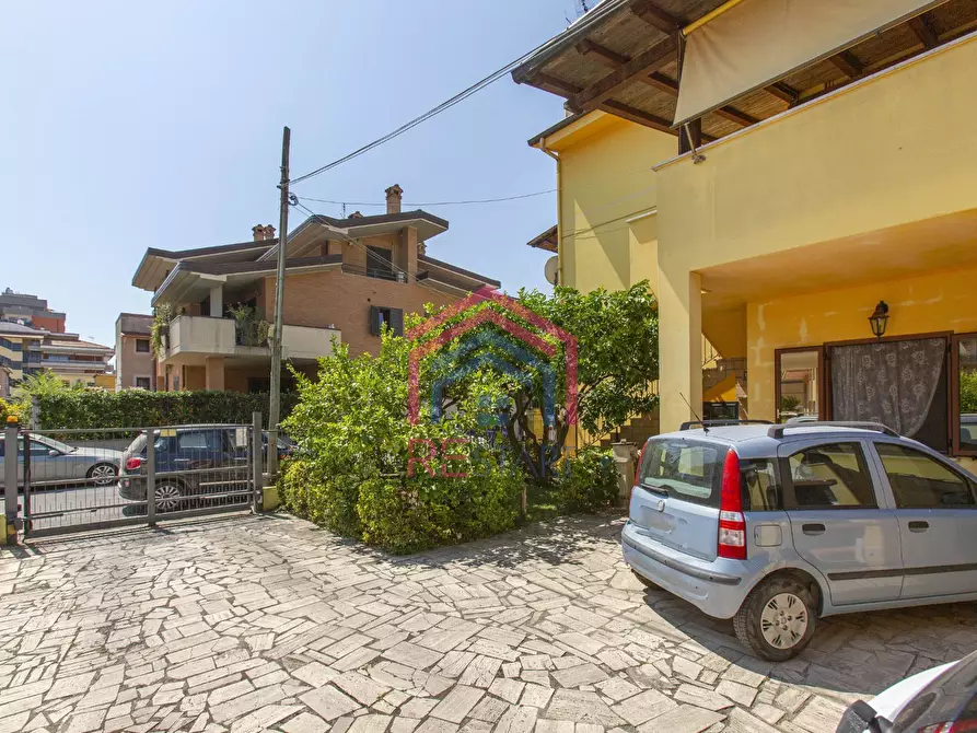 Immagine 4 di Villa in vendita  in via delle Pesche 13 a Aprilia