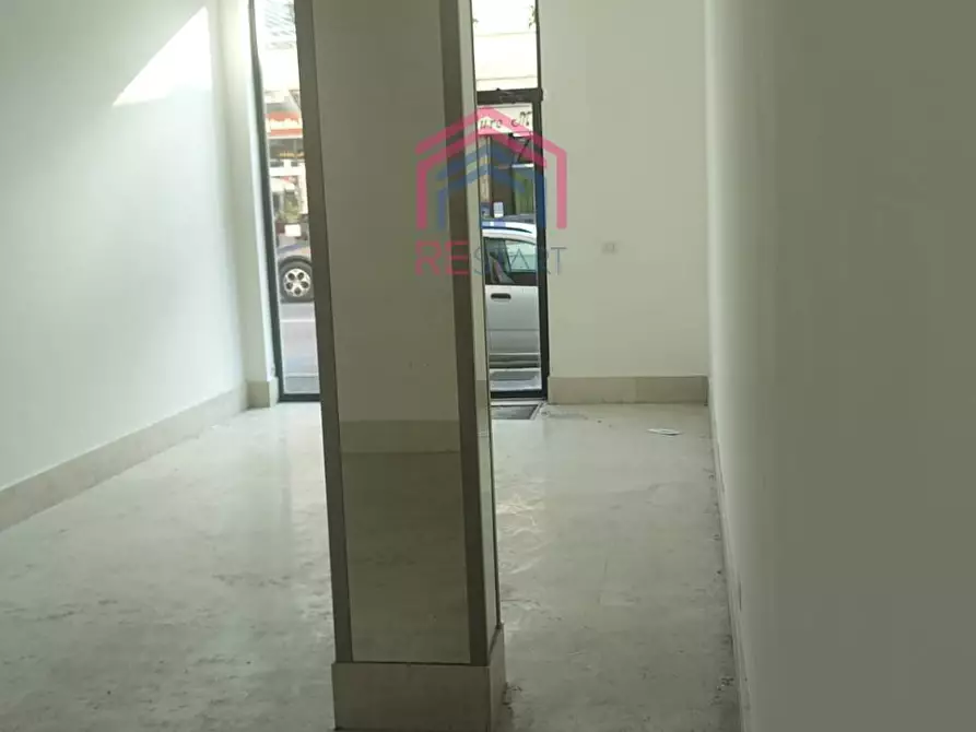 Immagine 4 di Negozio in affitto  in Via Roma 23 a Pomezia