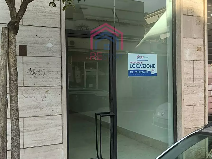 Immagine 2 di Negozio in affitto  in Via Roma 23 a Pomezia