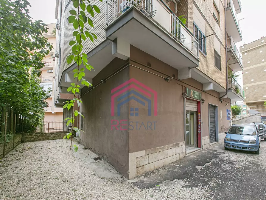 Immagine 4 di Negozio in vendita  in Via Metastasio 9 a Pomezia