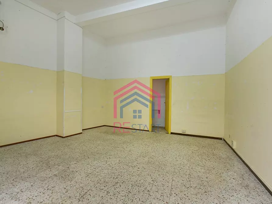 Immagine 5 di Negozio in vendita  in Via Metastasio 9 a Pomezia