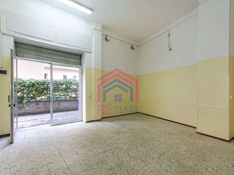 Immagine 7 di Negozio in vendita  in Via Metastasio 9 a Pomezia