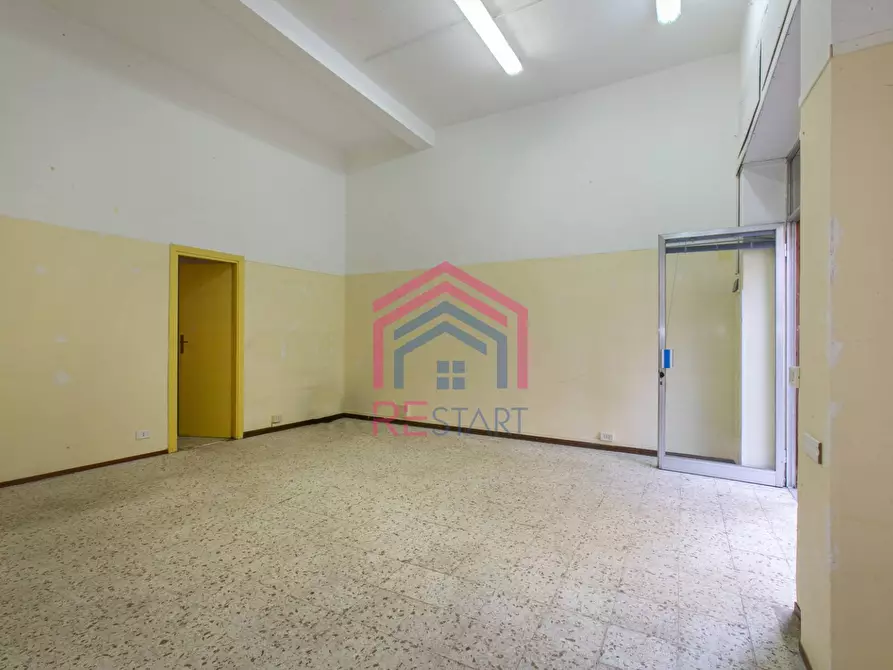 Immagine 10 di Negozio in vendita  in Via Metastasio 9 a Pomezia