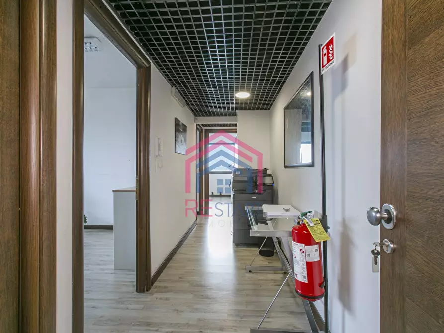Immagine 8 di Ufficio in affitto  in Largo Urbino 15 a Pomezia