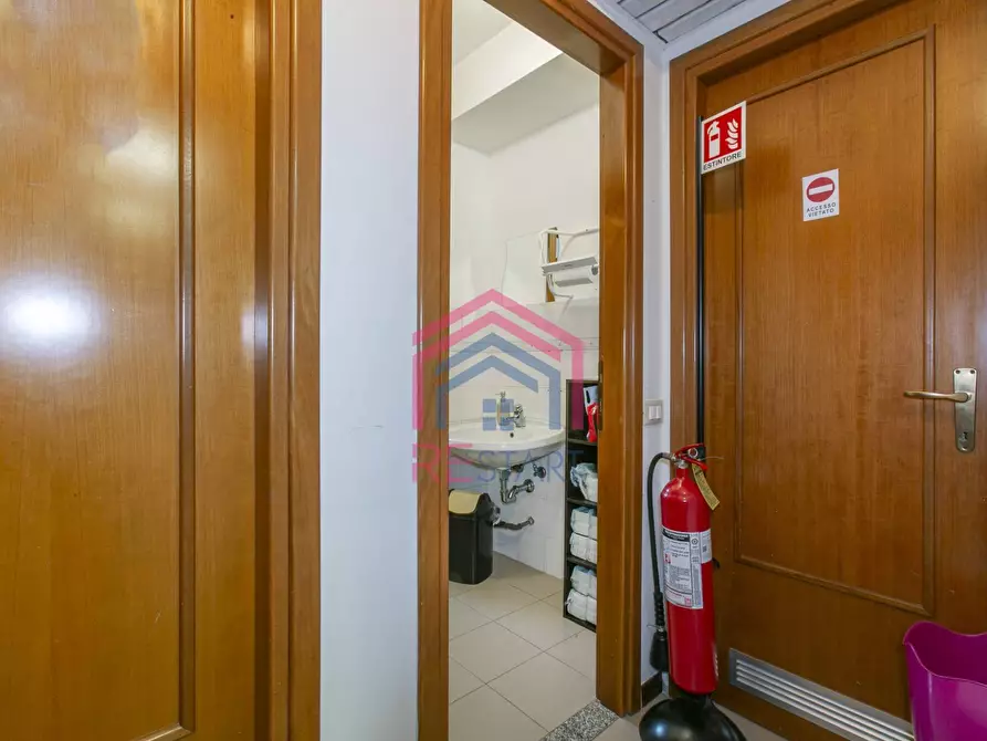 Immagine 14 di Ufficio in affitto  in Largo Urbino 15 a Pomezia