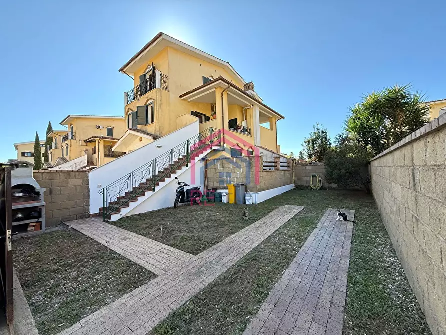 Immagine 19 di Casa semindipendente in vendita  in via taglio delle cinaque miglia 120 a Nettuno