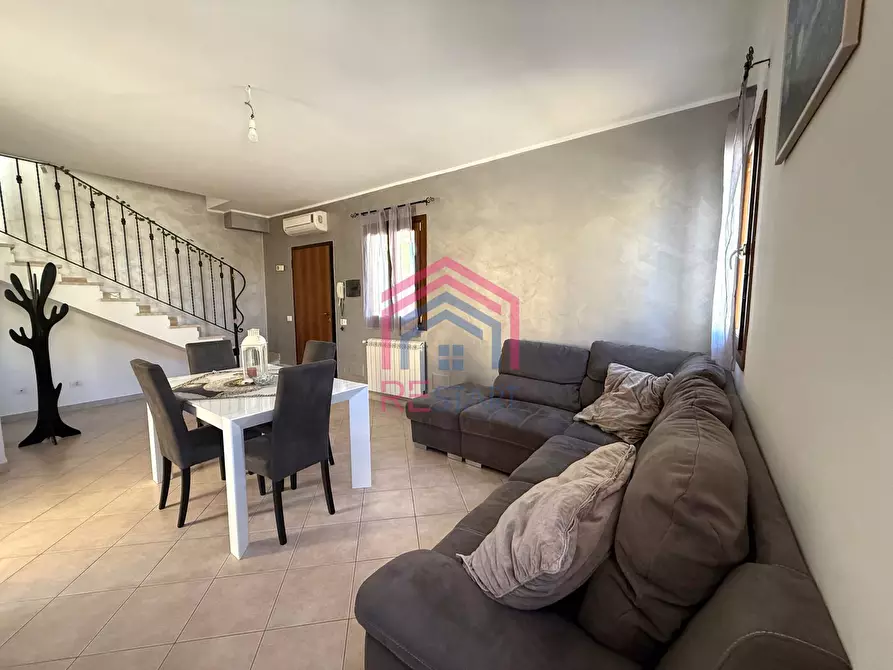 Immagine 2 di Casa semindipendente in vendita  in via taglio delle cinaque miglia 120 a Nettuno