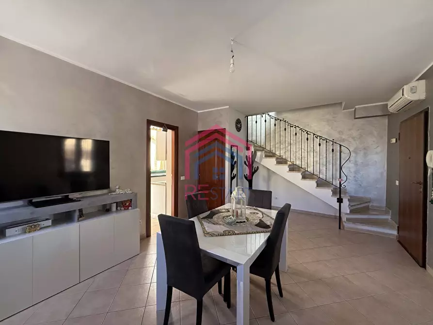 Immagine 1 di Casa semindipendente in vendita  in via taglio delle cinaque miglia 120 a Nettuno