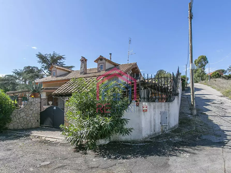 Immagine 3 di Villa in vendita  in Via del Riso 2 a Ardea