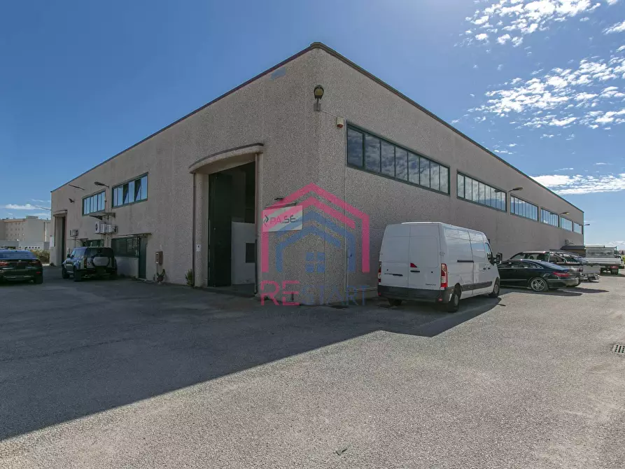 Immagine 1 di Capannone industriale in affitto  in Via Pier Francesco Calvi 13 a Pomezia