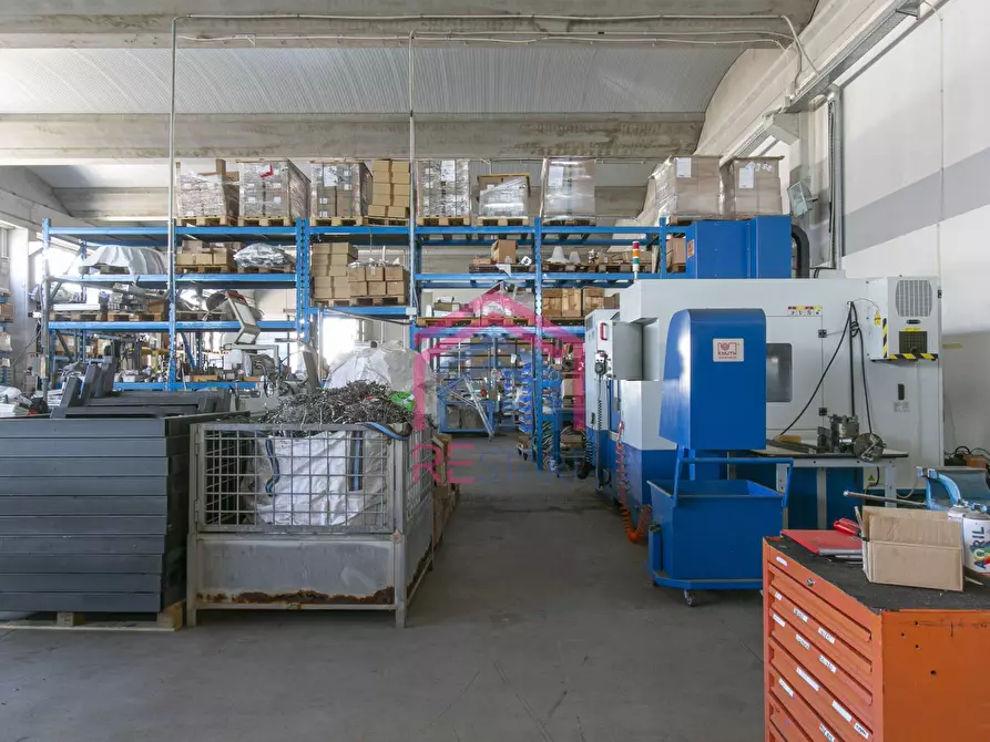 Immagine 10 di Capannone industriale in affitto  in Via Pier Francesco Calvi 13 a Pomezia