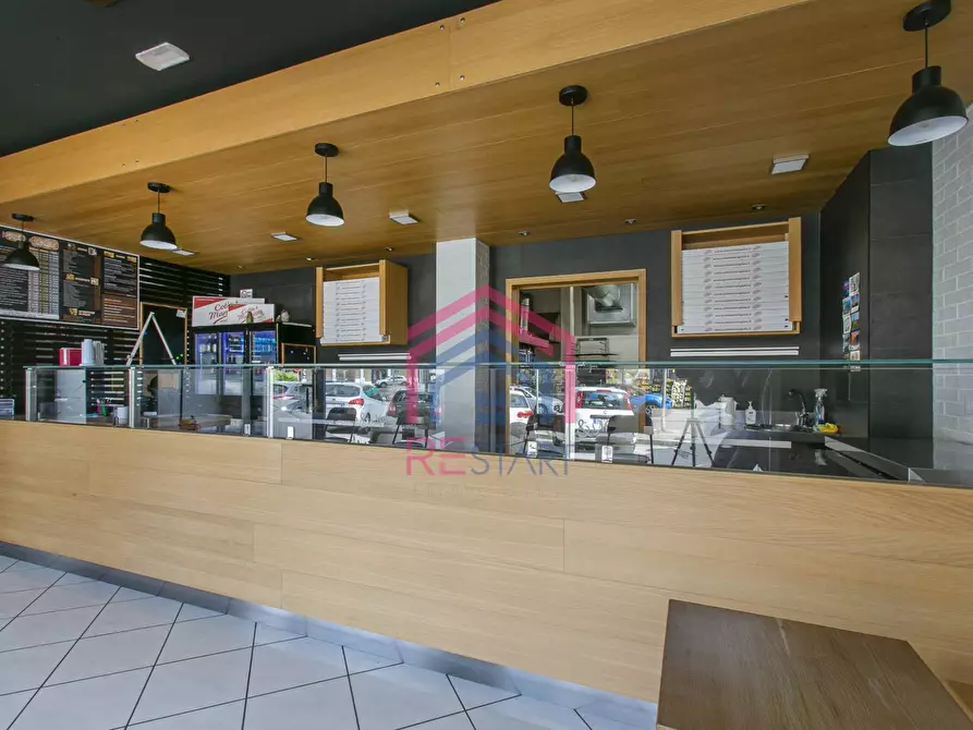 Immagine 8 di Attività commerciale in vendita  in Via Carducci 70 a Aprilia