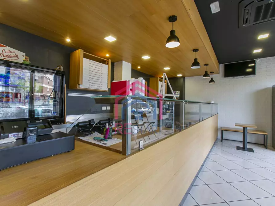 Immagine 10 di Attività commerciale in vendita  in Via Carducci 70 a Aprilia