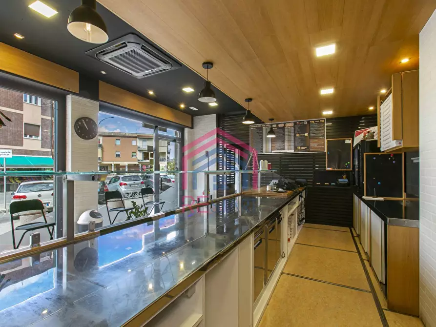 Immagine 11 di Attività commerciale in vendita  in Via Carducci 70 a Aprilia