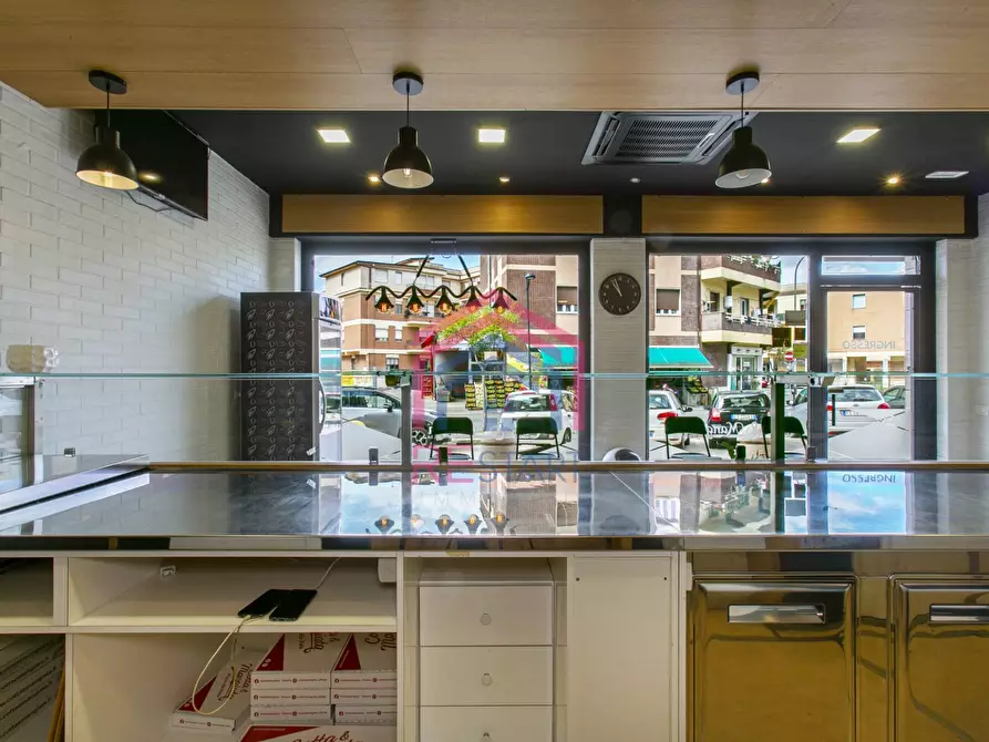 Immagine 13 di Attività commerciale in vendita  in Via Carducci 70 a Aprilia