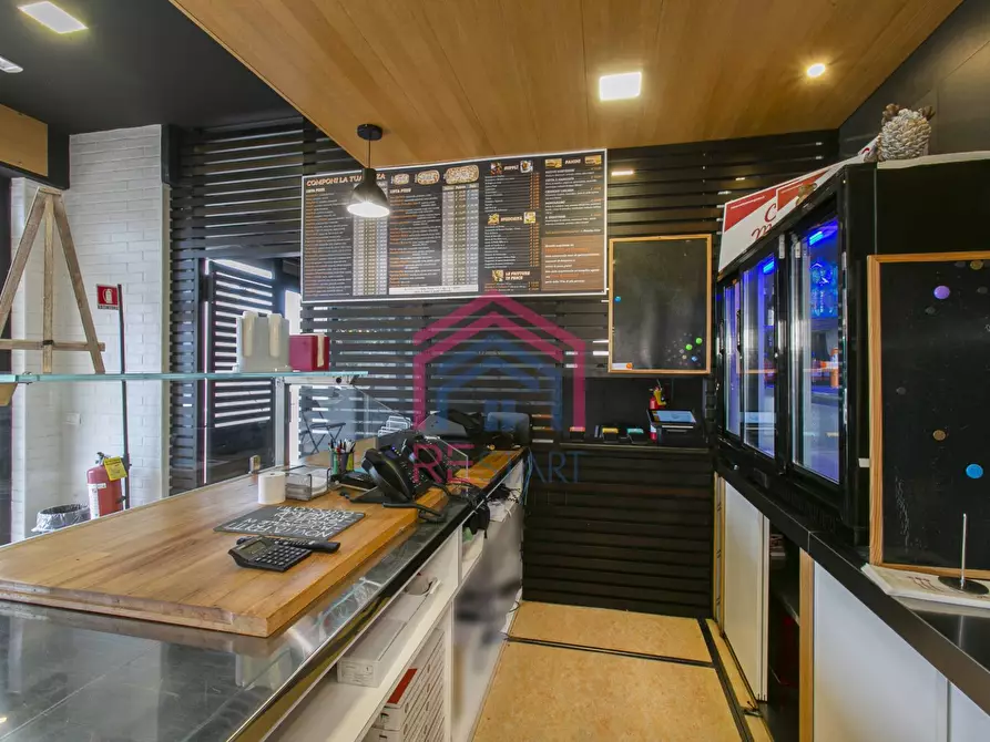 Immagine 14 di Attività commerciale in vendita  in Via Carducci 70 a Aprilia