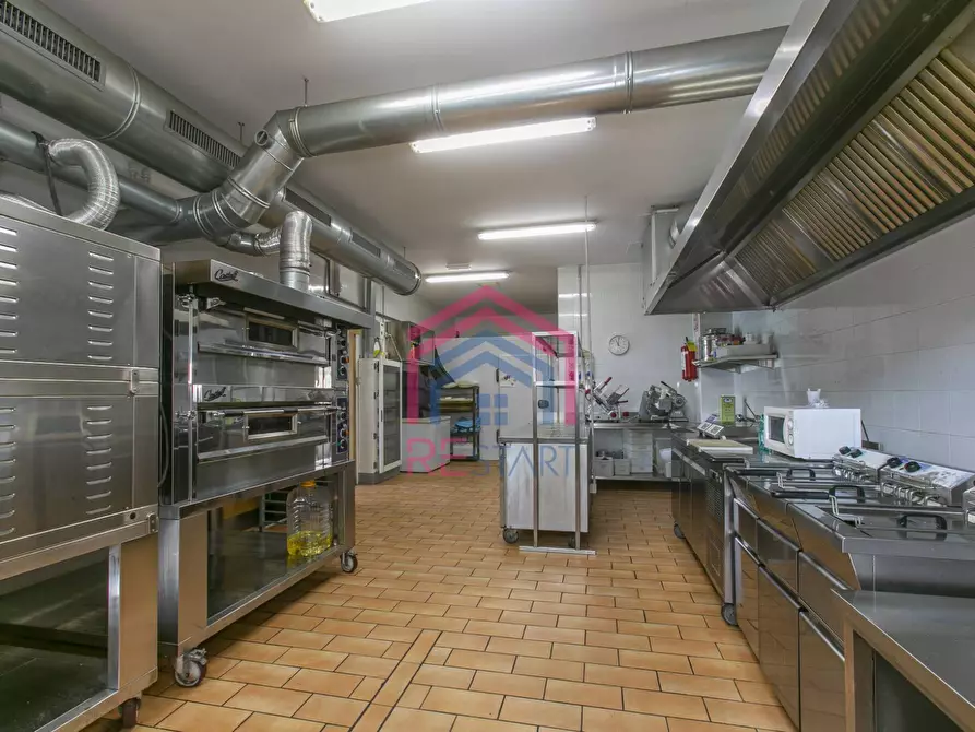 Immagine 17 di Attività commerciale in vendita  in Via Carducci 70 a Aprilia