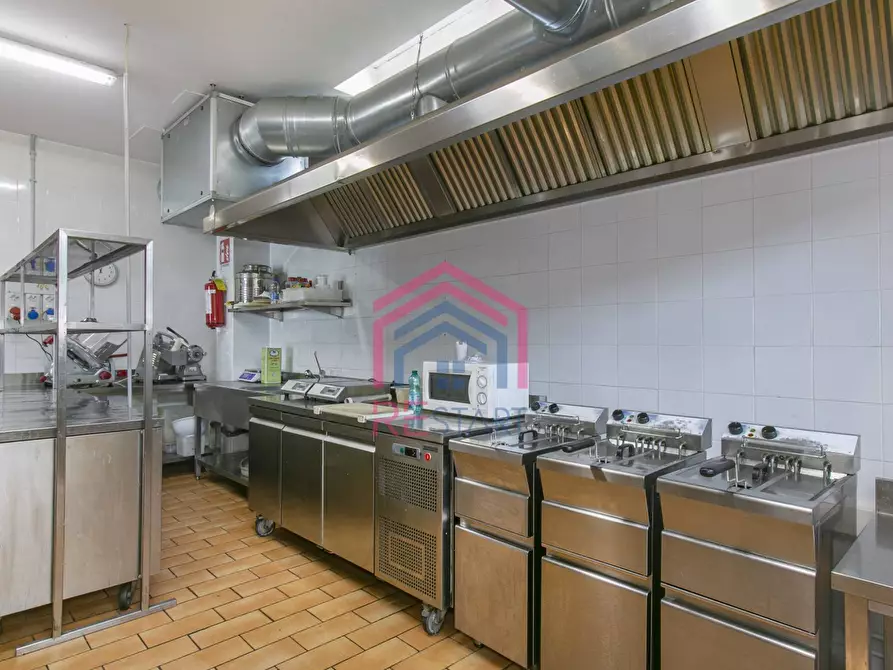 Immagine 19 di Attività commerciale in vendita  in Via Carducci 70 a Aprilia