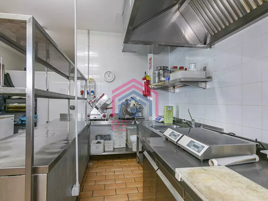 Immagine 20 di Attività commerciale in vendita  in Via Carducci 70 a Aprilia