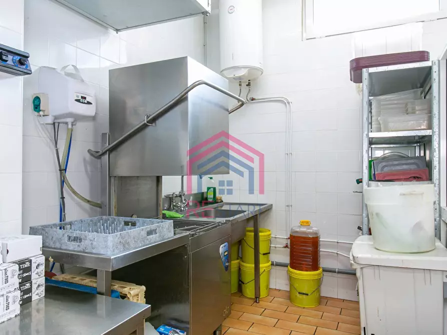 Immagine 22 di Attività commerciale in vendita  in Via Carducci 70 a Aprilia