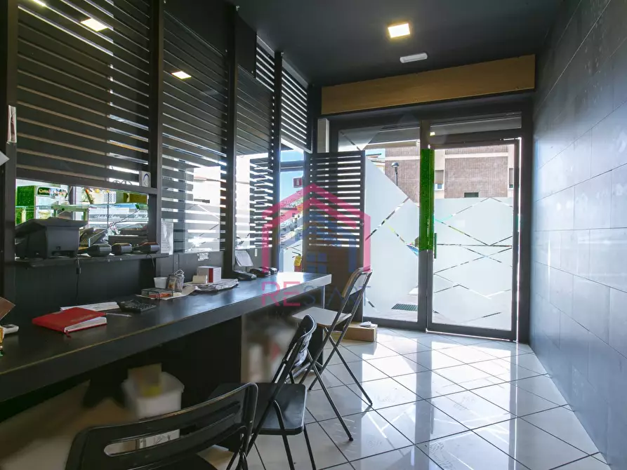 Immagine 26 di Attività commerciale in vendita  in Via Carducci 70 a Aprilia