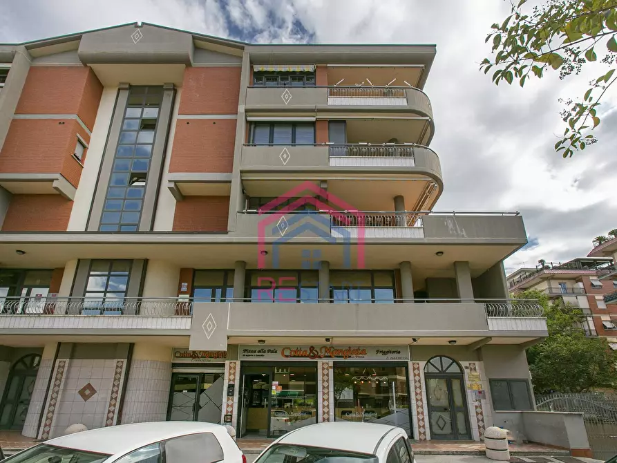 Immagine 2 di Attività commerciale in vendita  in Via Carducci 70 a Aprilia