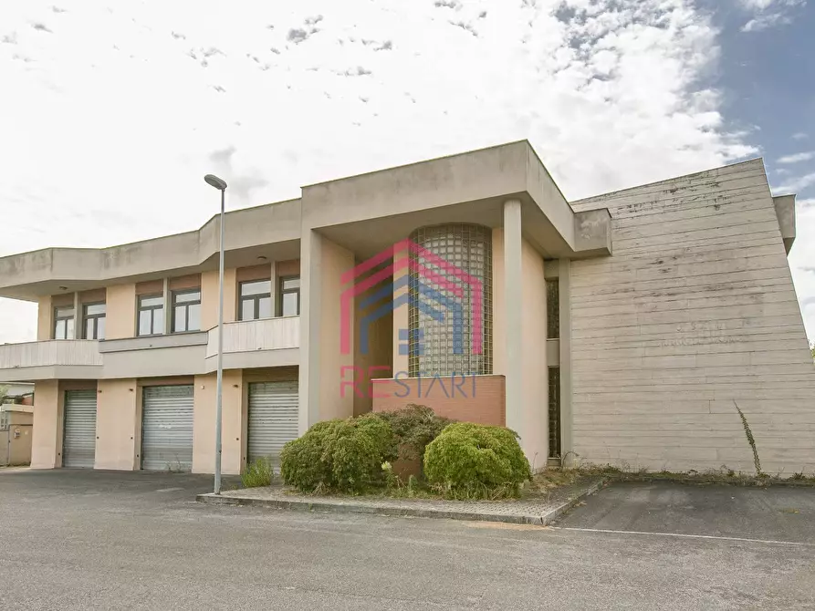 Immagine 2 di Locale commerciale in vendita  in Via Pontina a Aprilia