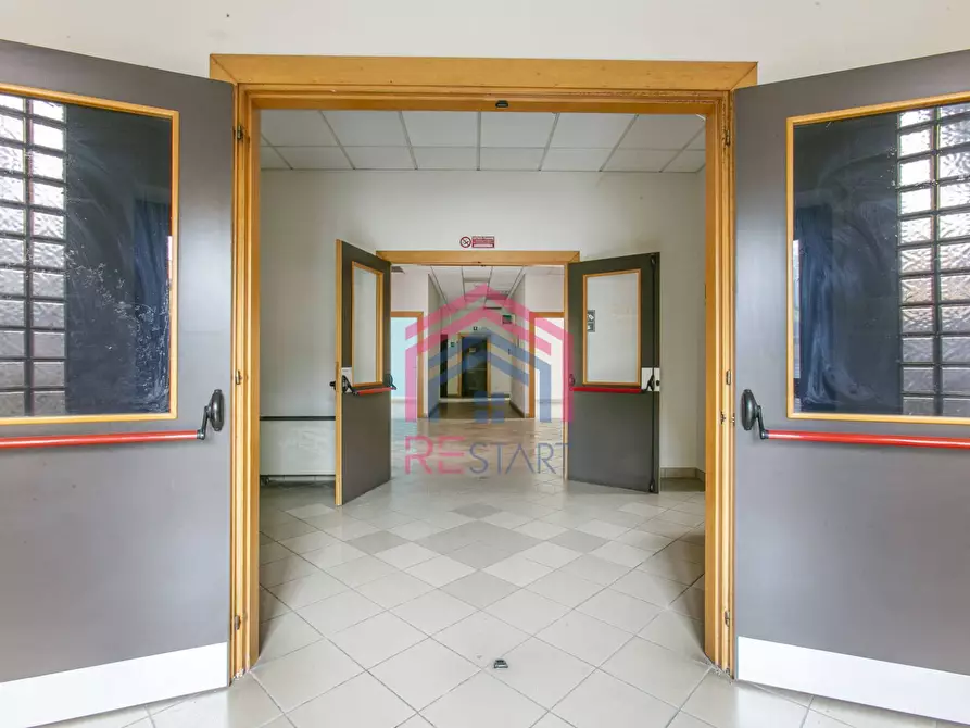 Immagine 8 di Locale commerciale in vendita  in Via Pontina a Aprilia