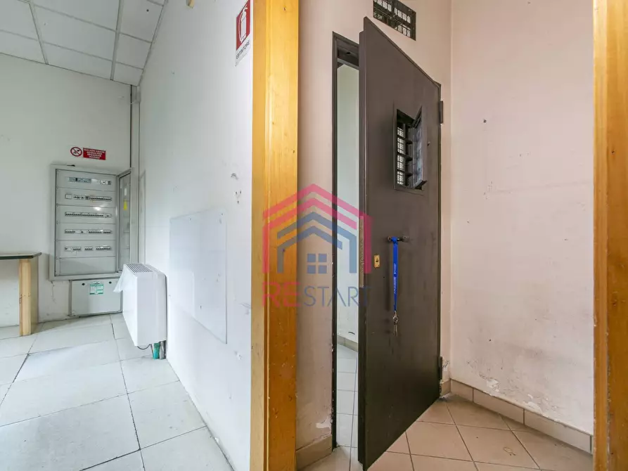 Immagine 9 di Locale commerciale in vendita  in Via Pontina a Aprilia