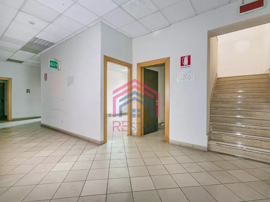 Immagine 11 di Locale commerciale in vendita  in Via Pontina a Aprilia