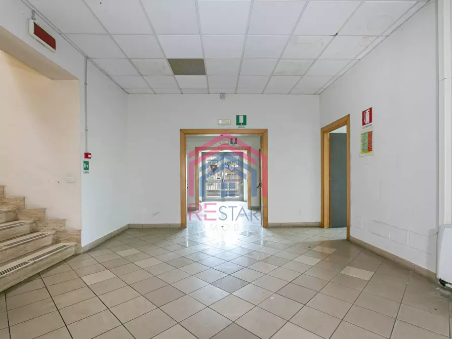 Immagine 12 di Locale commerciale in vendita  in Via Pontina a Aprilia