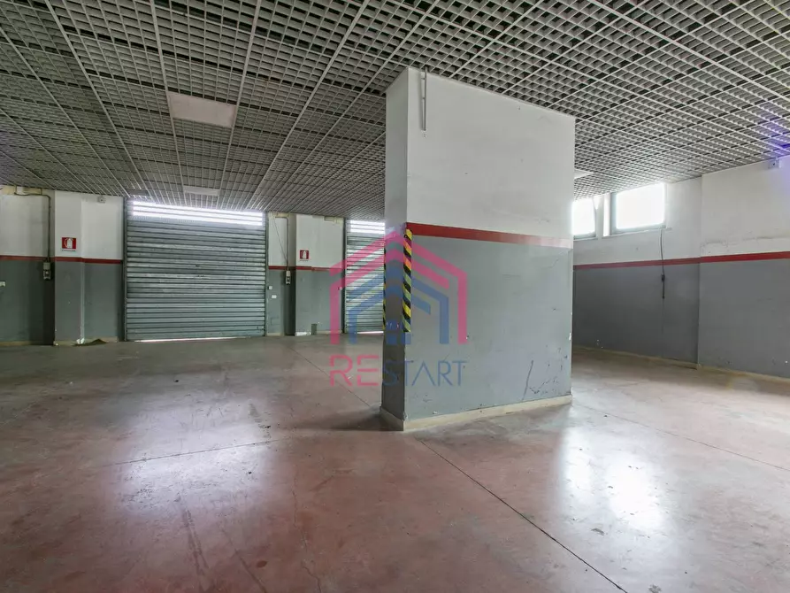 Immagine 15 di Locale commerciale in vendita  in Via Pontina a Aprilia