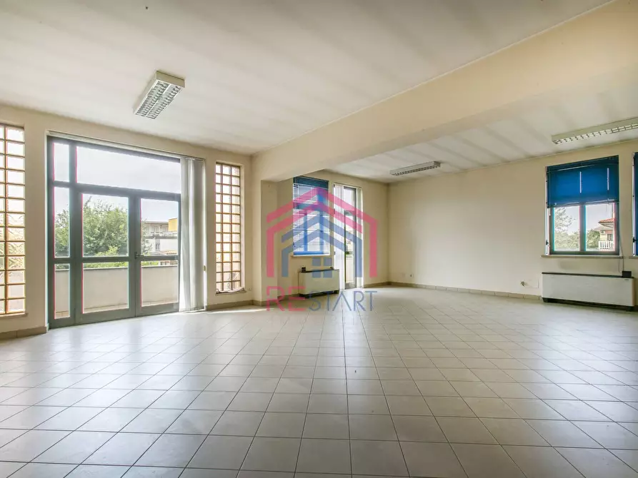 Immagine 19 di Locale commerciale in vendita  in Via Pontina a Aprilia