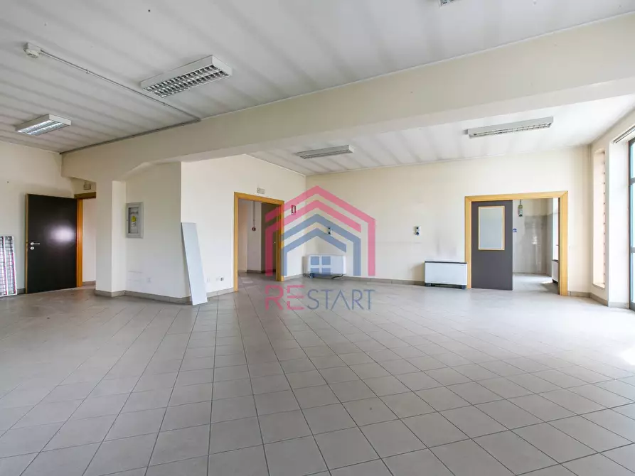 Immagine 20 di Locale commerciale in vendita  in Via Pontina a Aprilia