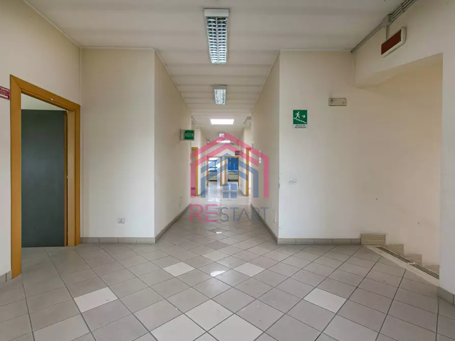 Immagine 23 di Locale commerciale in vendita  in Via Pontina a Aprilia