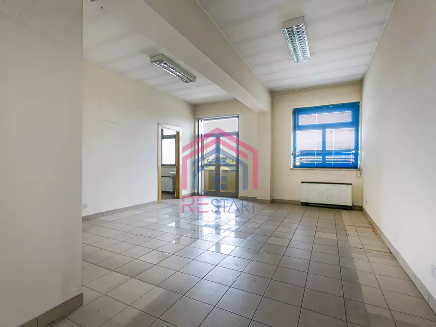 Immagine 28 di Locale commerciale in vendita  in Via Pontina a Aprilia