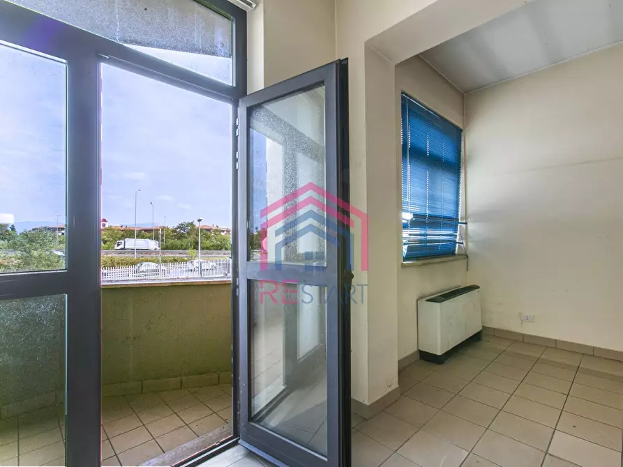 Immagine 29 di Locale commerciale in vendita  in Via Pontina a Aprilia