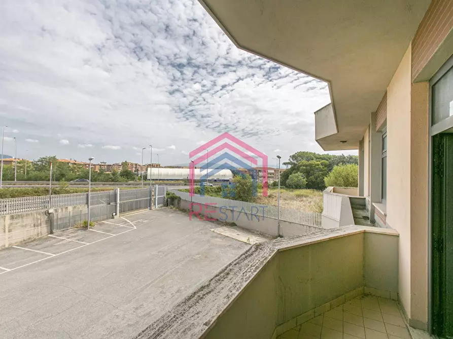 Immagine 33 di Locale commerciale in vendita  in Via Pontina a Aprilia