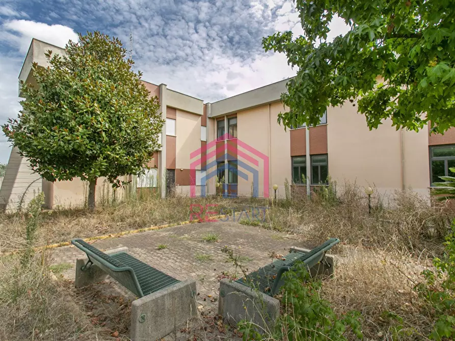 Immagine 36 di Locale commerciale in vendita  in Via Pontina a Aprilia