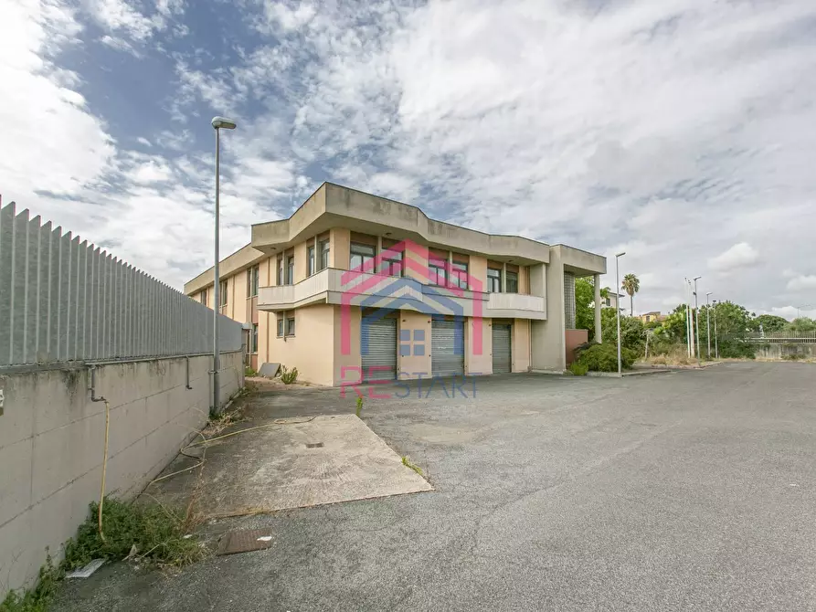 Immagine 37 di Locale commerciale in vendita  in Via Pontina a Aprilia