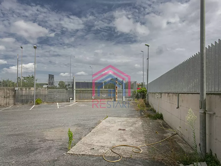 Immagine 39 di Locale commerciale in vendita  in Via Pontina a Aprilia