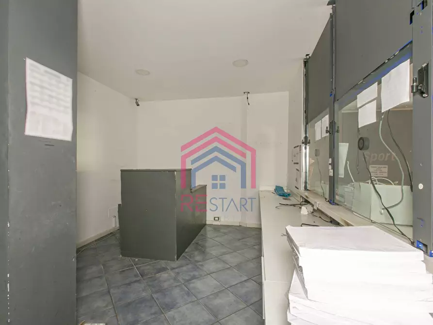 Immagine 12 di Locale commerciale in affitto  in Via Varrone 56 a Pomezia