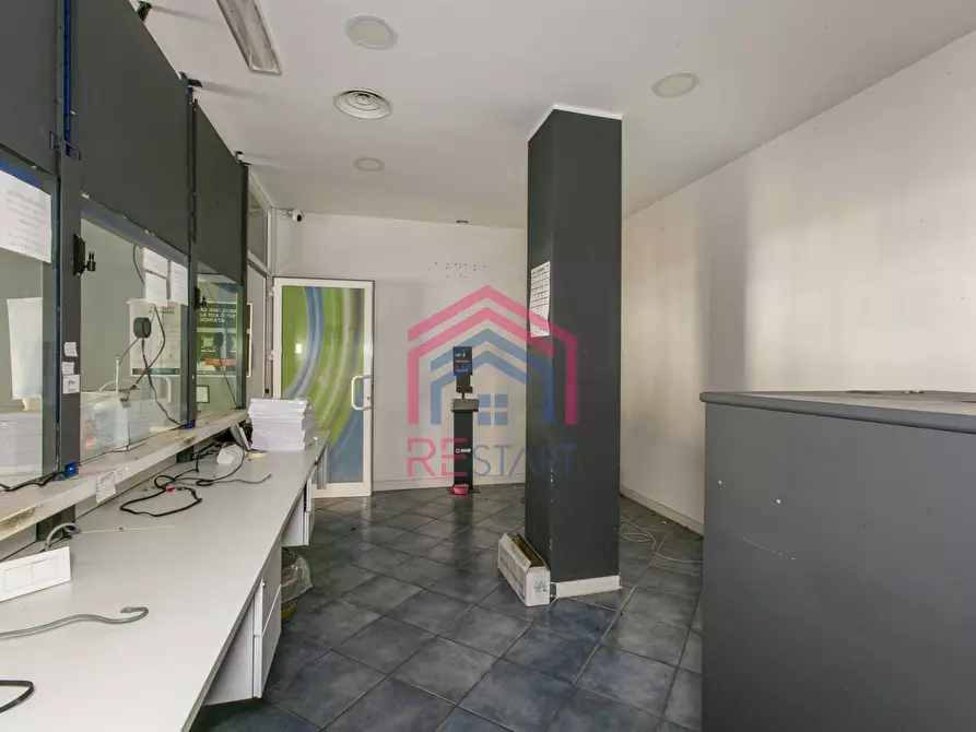 Immagine 15 di Locale commerciale in affitto  in Via Varrone 56 a Pomezia